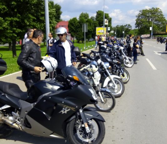 Motoristi održali lekciju iz saobraćajne kulture vozačima i pješacima