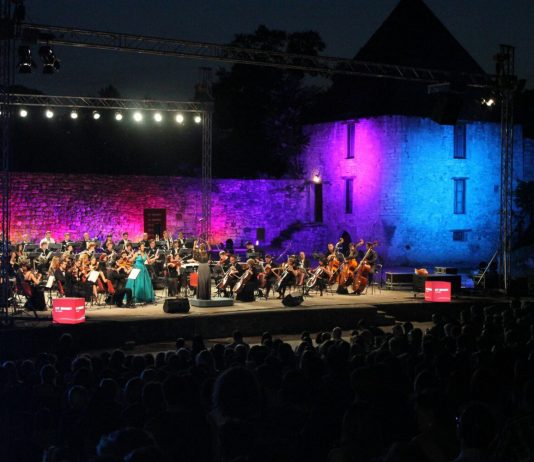 Sutra muzički spektakl na Kastelu
