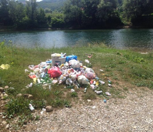 Nakon uživanja, na obali Vrbasa ostavili deponiju
