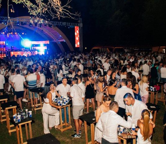 Foto/ Brodolom na Adi napunio ostrvo