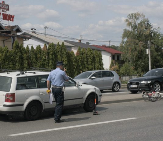 Automobilom udario djevojku dok je vozila bicikl