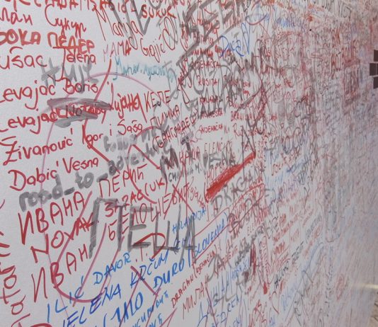 FOTO/Banjalučki “Zid plača” popunjen do posljednjeg mjesta