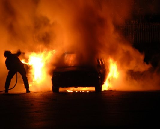 Izgorio auto kod tržnog centra Emporio