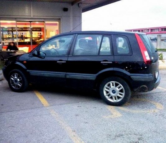 Hajde sada parkiraj na posebno obilježeno mjesto