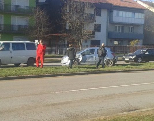 Foto/Saobraćajka na Istočnom tranzitu kamion i auto