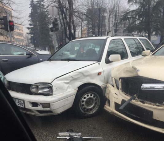 Foto/Lančani sudar kod Gimnazije
