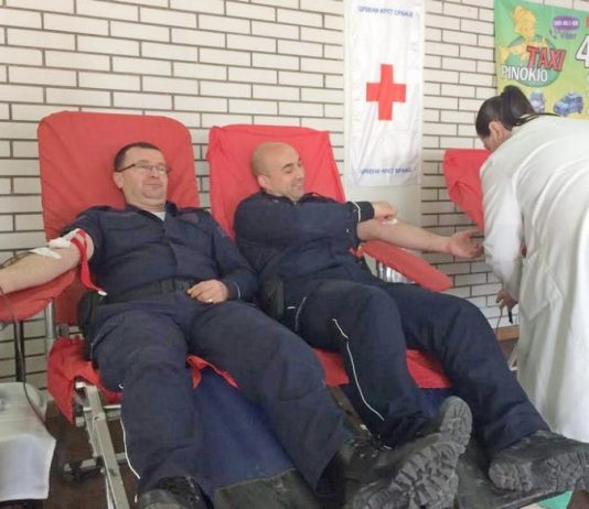 Policajci u akciji dobrovoljnog davanja krvi