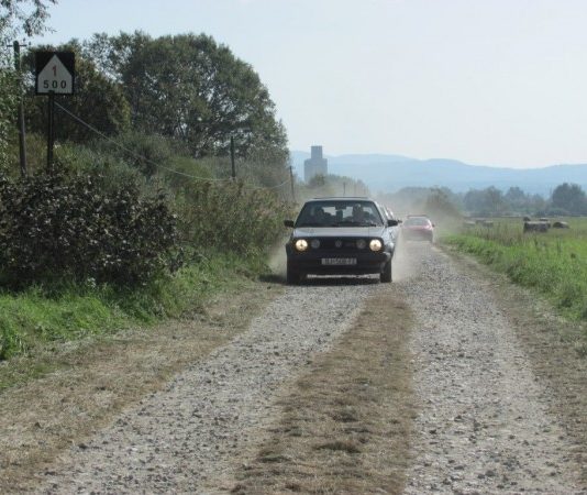 Skoro 1000 km puteva na području Banjaluke pod makadamom