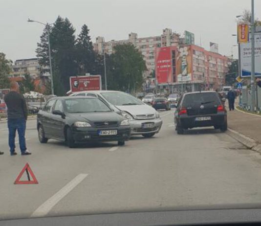 Sudar tri automobila kod Gradske tržnice