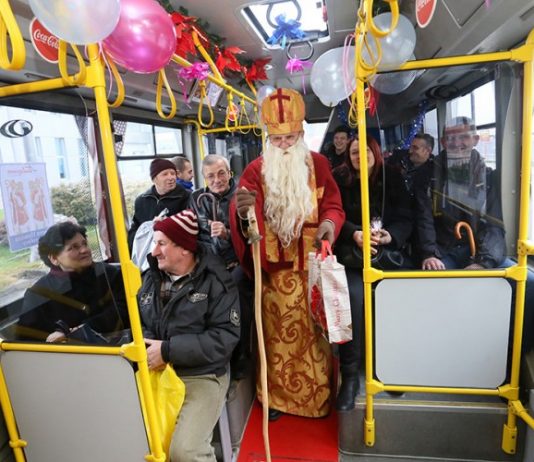 Sutra praznična vožnja sa Svetim Nikolom i Djedom Mrazom