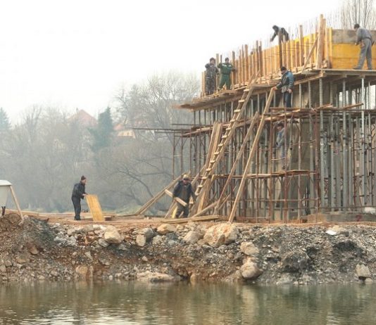 Radovi kasne, Zeleni most tek u aprilu