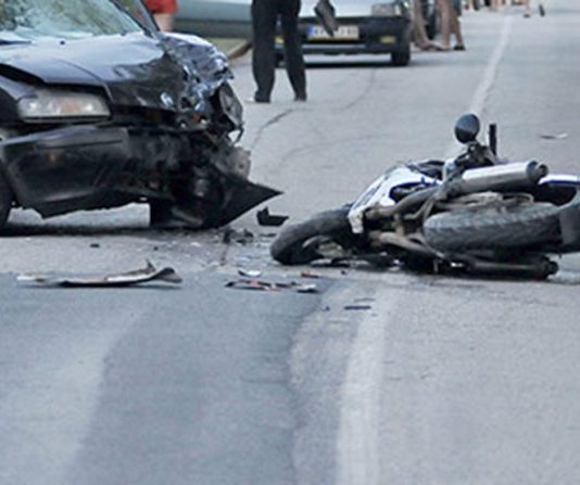 U teškoj nesreći kod Laktaša poginuo vozač motora