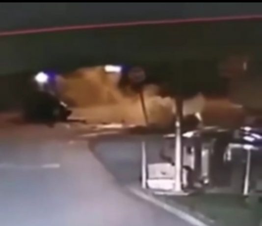Video/Stravičan sudar motora i automobila