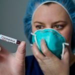 Promuklo grlo i začepljen nos novi prepoznatljivi simptomi novijih varijanti korone