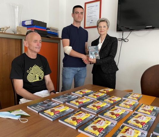 Za punoljetstvo darovali krv, poseban poklon od doktorice u penziji