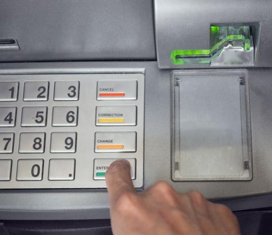 Pokušali izvući pare iz bankomata u centru grada