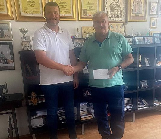 Ispunjeno obećanje: Umičević uručio 1000 evra paraolimpijcu Harisu Eminoviću