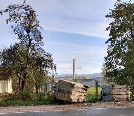 Prevrnuti svi kontejneri od Rebrovca do Vrbanje